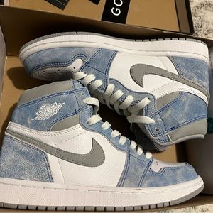 Air Jordan 1 Retro High OG Hyper Royal